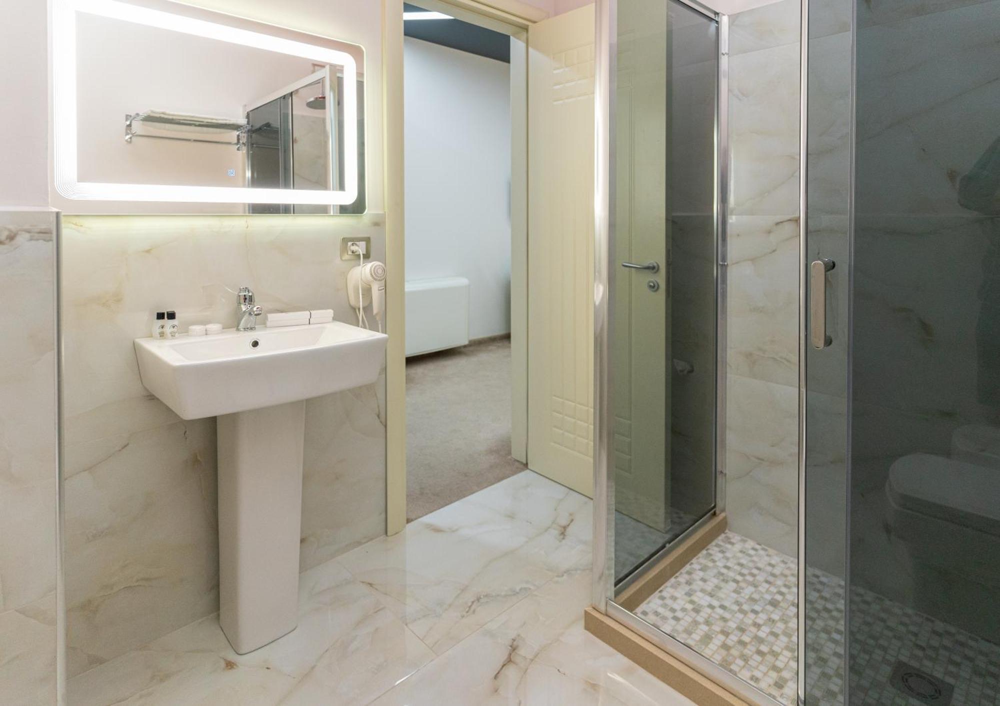 Alko Hotel Shkodër Buitenkant foto