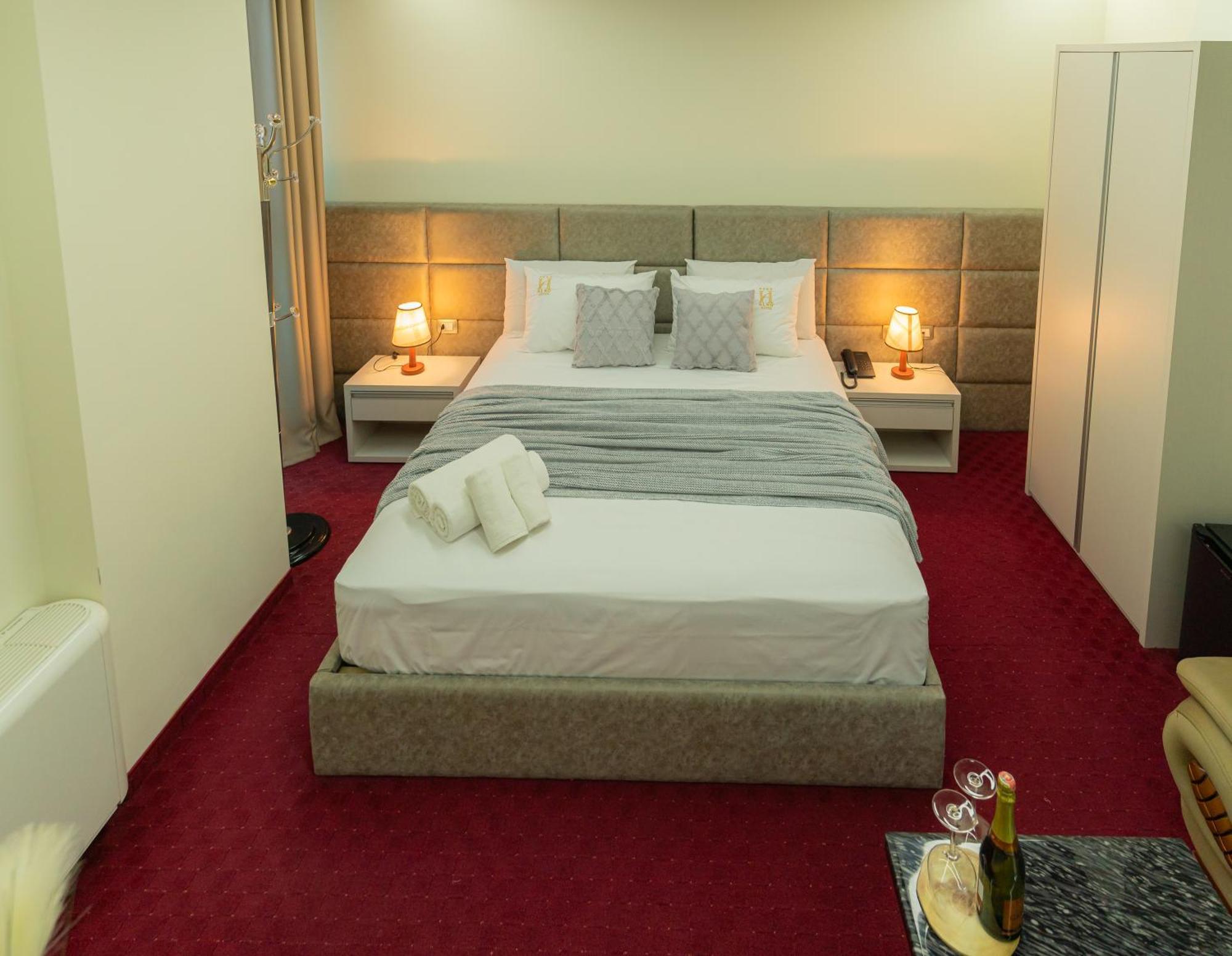 Alko Hotel Shkodër Buitenkant foto