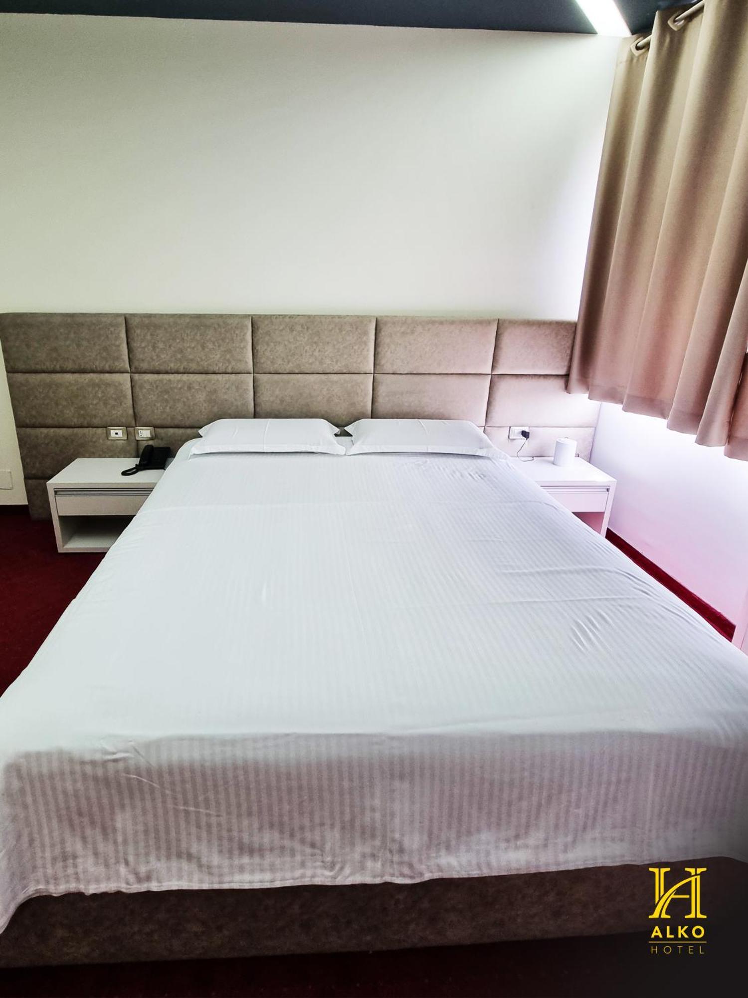 Alko Hotel Shkodër Buitenkant foto