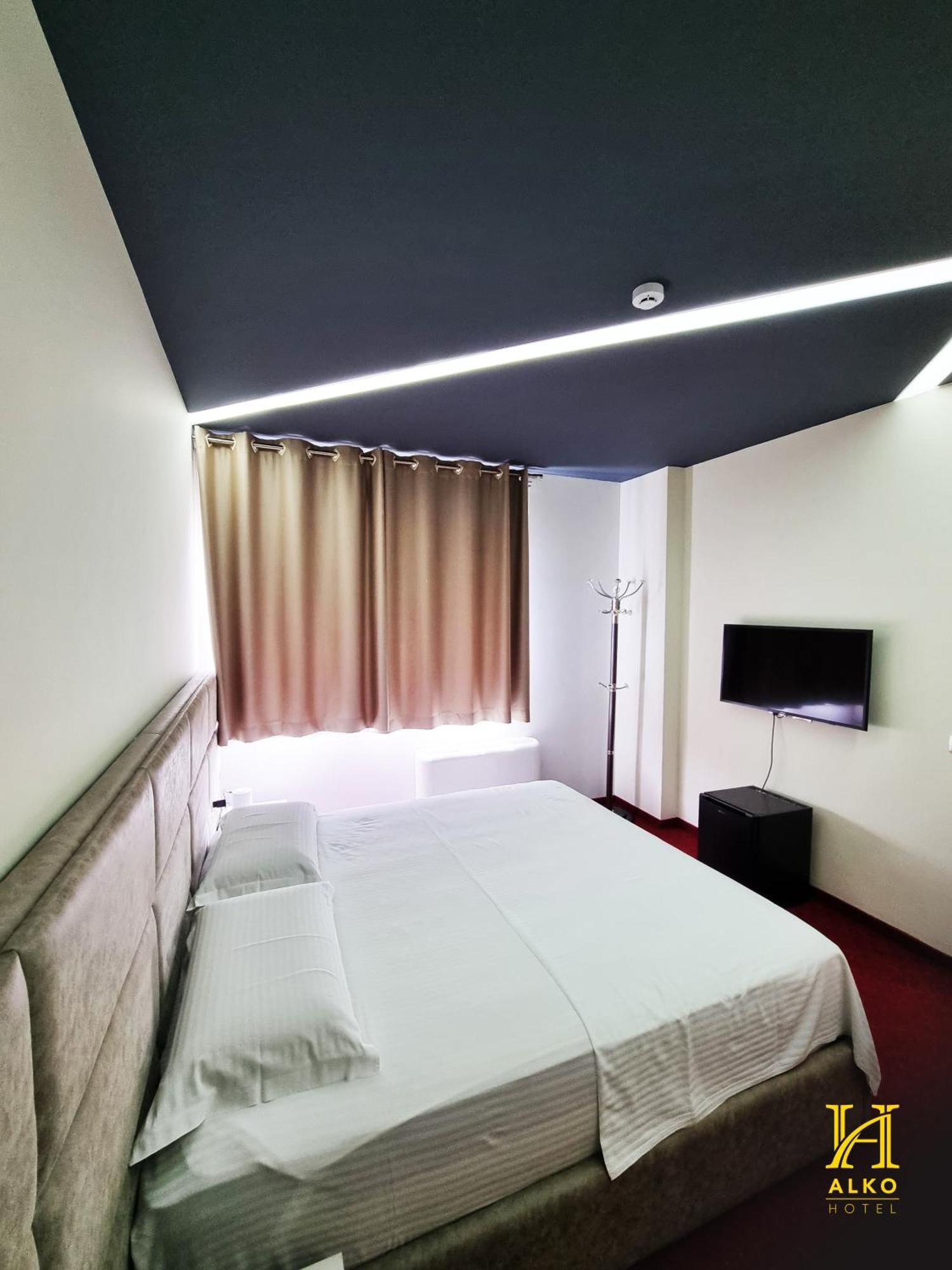 Alko Hotel Shkodër Buitenkant foto