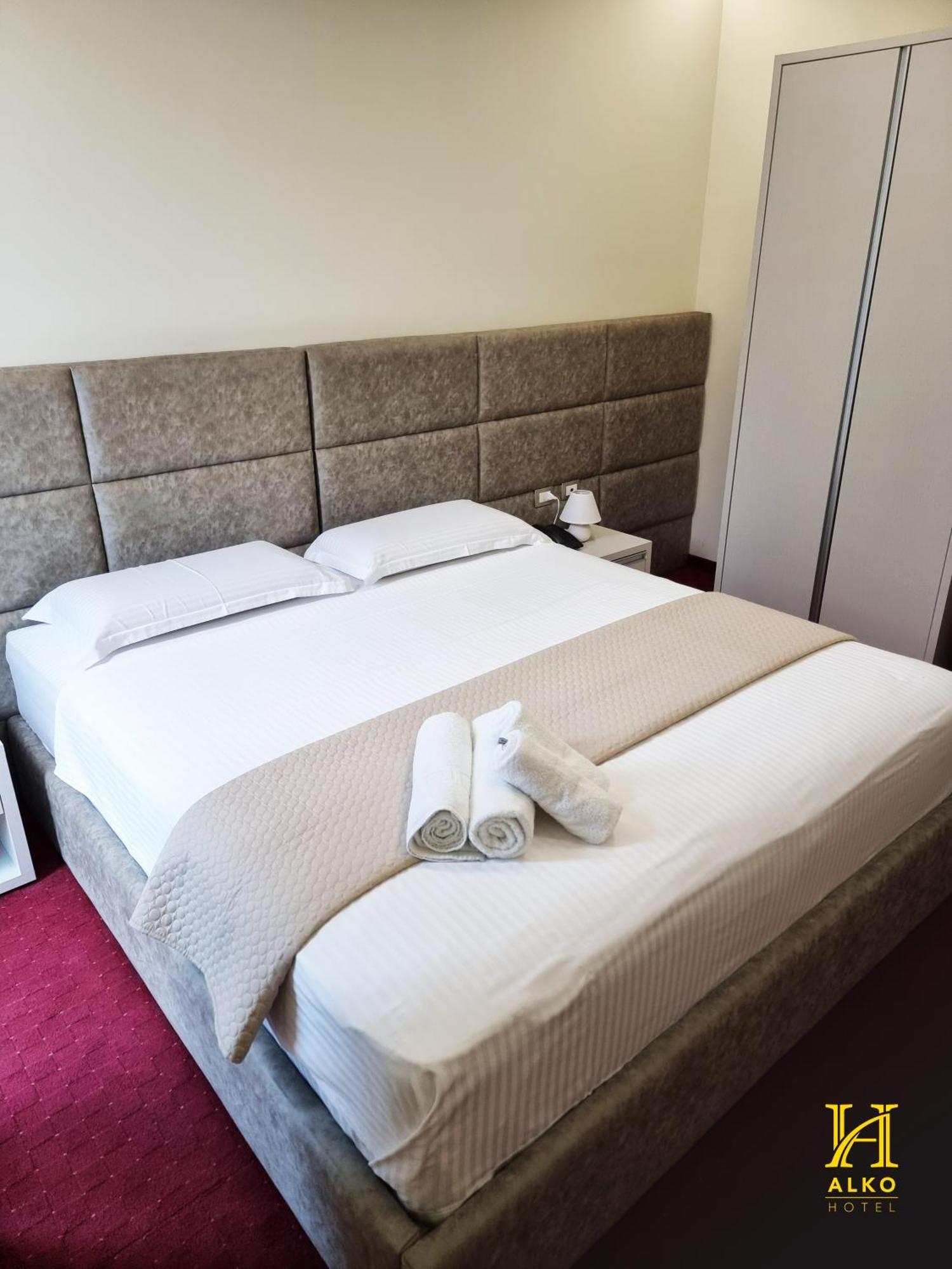Alko Hotel Shkodër Buitenkant foto